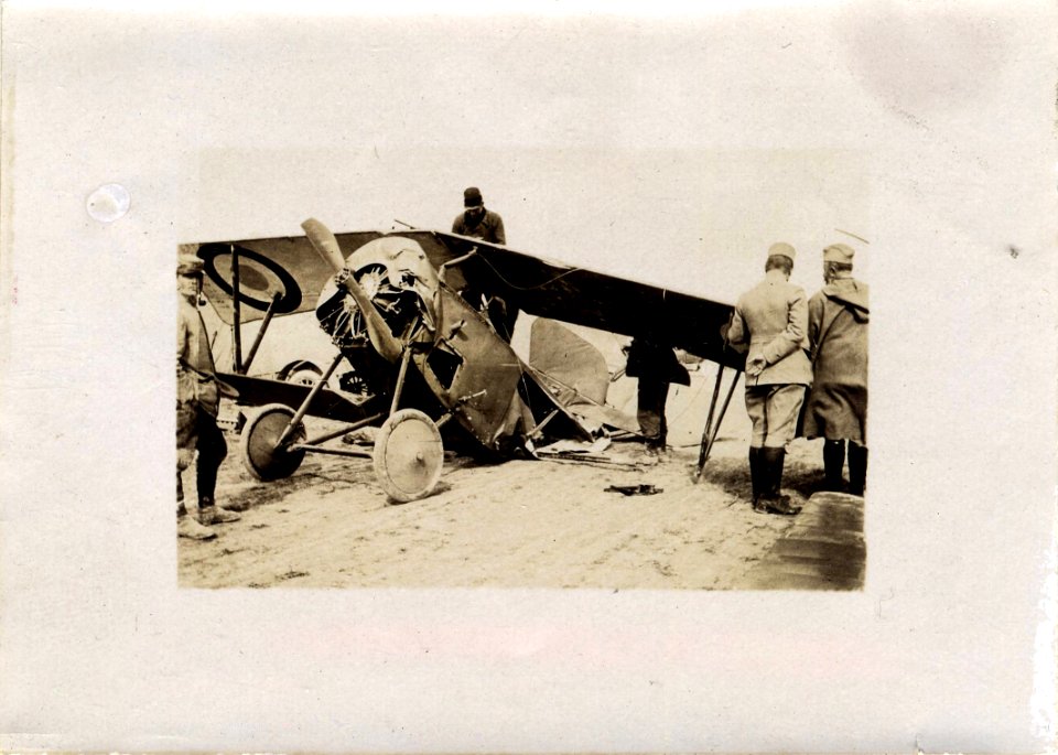 (Avion Nieuport 11 venant de s'écraser) - Fonds Berthelé - 49Fi1807