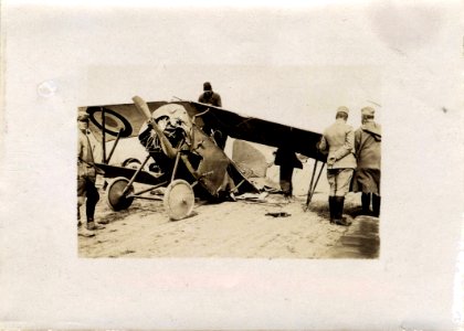 (Avion Nieuport 11 venant de s'écraser) - Fonds Berthelé - 49Fi1807