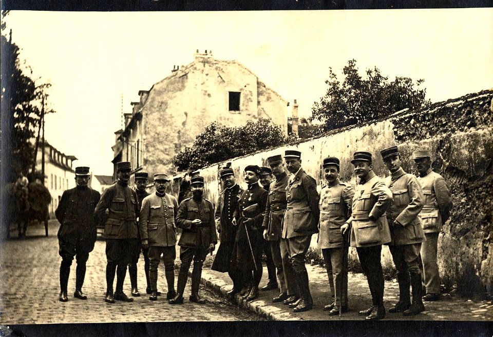 (Dugny. Groupe d'officiers) - Fonds Berthelé - 49Fi1888