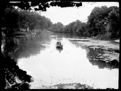 (Deux hommes sur une barque) - Fonds Berthelé - 49Fi1559 photo