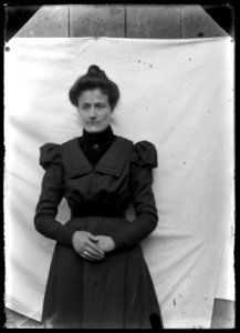 (Femme d'âge mûr) - Fonds Berthelé - 49Fi1407