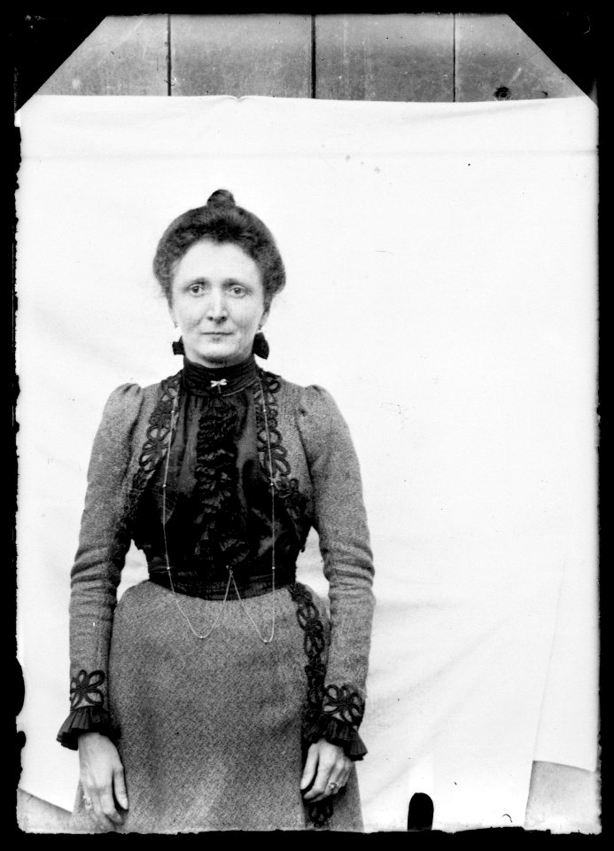 (Femme d'âge mûr) - Fonds Berthelé - 49Fi1395