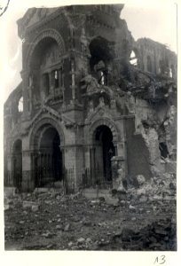 (Entrée de la cathédrale en ruine d'Albert) - Fonds Berthelé - 49Fi1871-13
