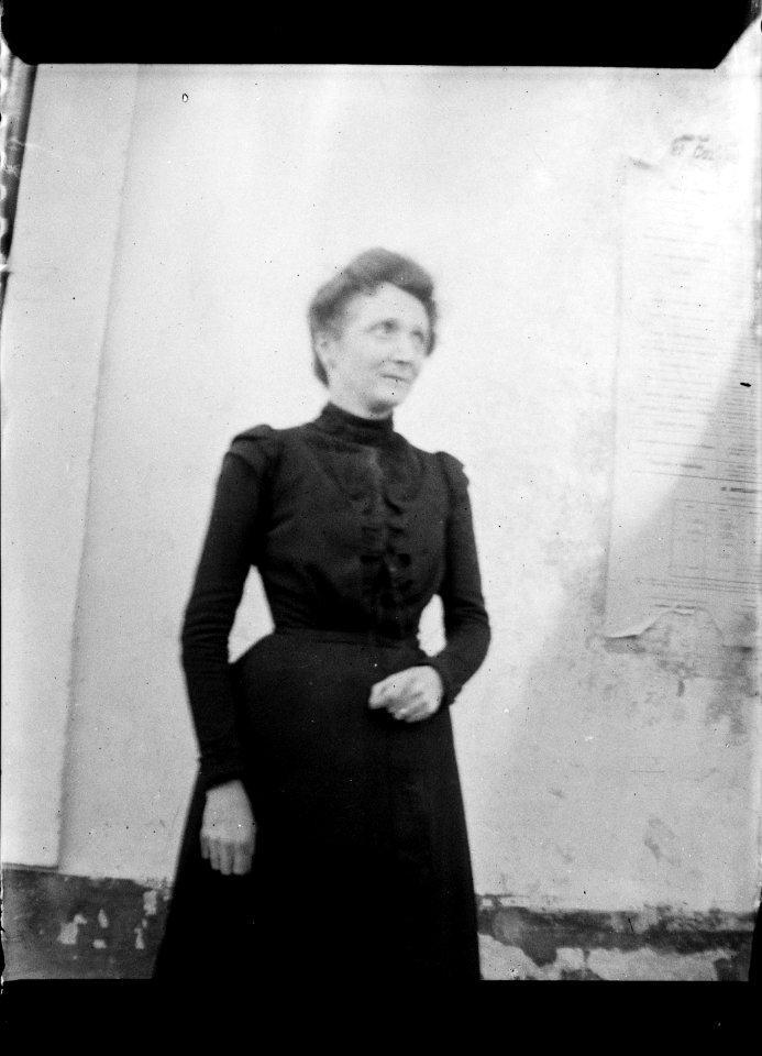 (Femme d'âge mûr vêtue de noir) - Fonds Berthelé - 49Fi1446