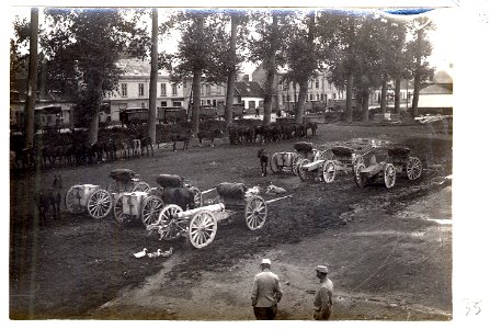 (Halte d'un régiment d'artillerie dans un village) - Fonds Berthelé - 49Fi1879-35