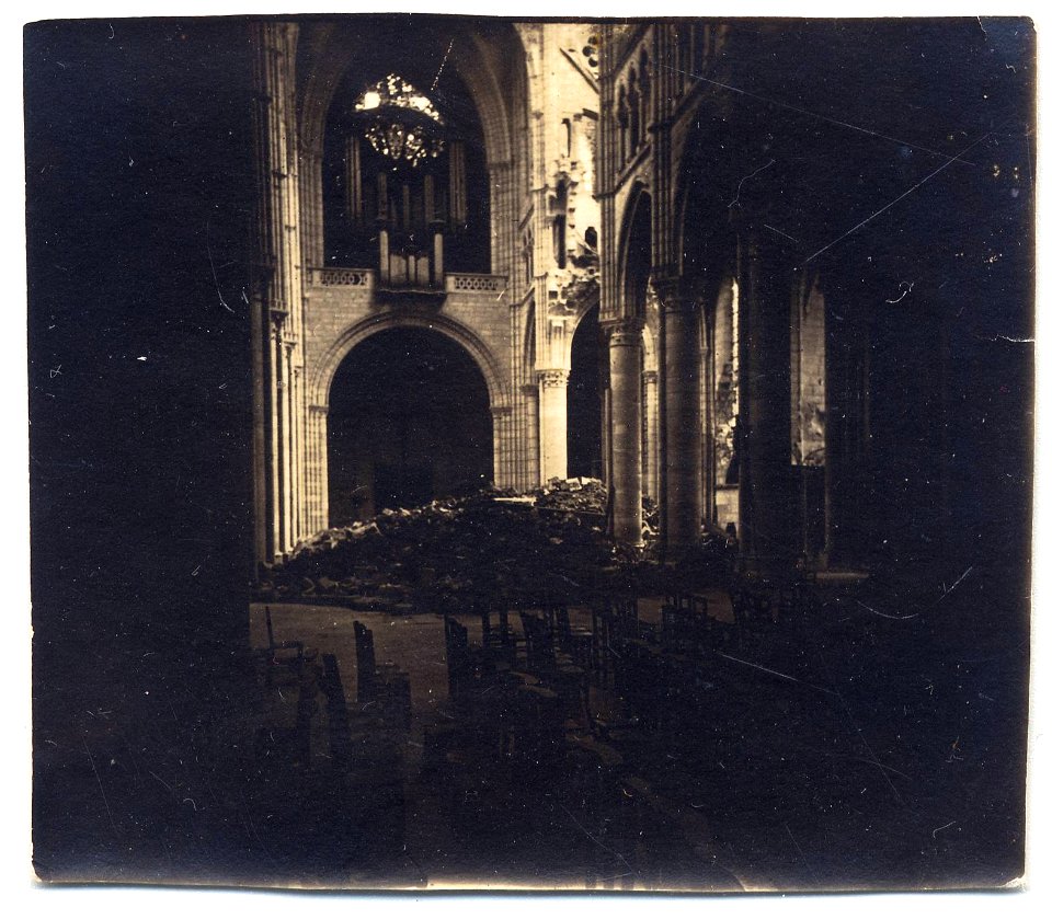 (Intérieur d'une église en ruine) - Fonds Berthelé - 49Fi1750