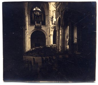 (Intérieur d'une église en ruine) - Fonds Berthelé - 49Fi1750