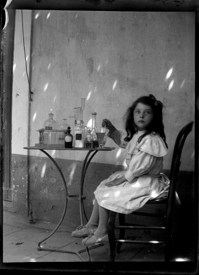 (Jeune fille) - Fonds Berthelé - 49Fi1374