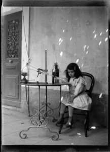(Jeune fille) - Fonds Berthelé - 49Fi1376