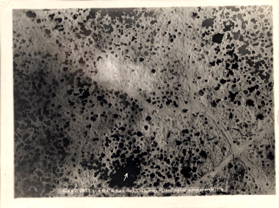 (Photo aérienne verticale de l'église de Langemarck en Belgique) - Fonds Berthelé - 49Fi1693