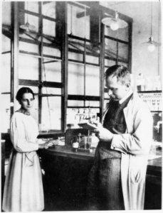 (Pioneering atomic physicist Ernest Rutherford in his laboratory.) - NARA - 558596 - Lise Meitner - Otto Hahn