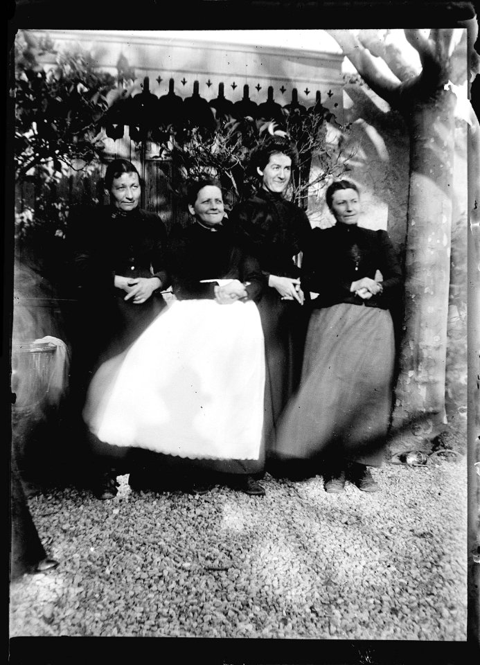 (Photo d'un groupe de femmes) - Fonds Berthelé - 49Fi1326