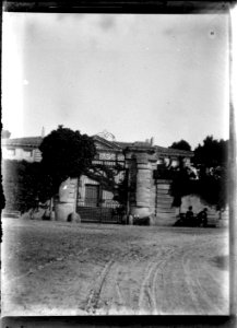 (Portail d'entrée d'une propriété) - Fonds Berthelé - 49Fi1484