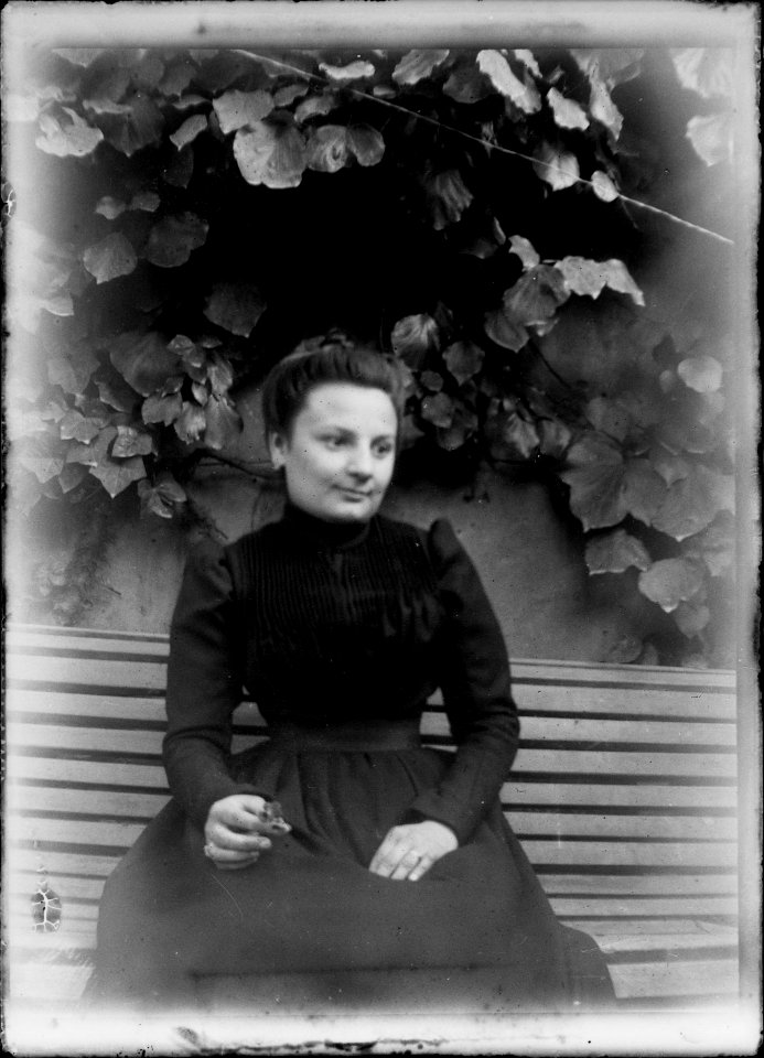 (Portrait d'une femme) - Fonds Berthelé - 49Fi1367