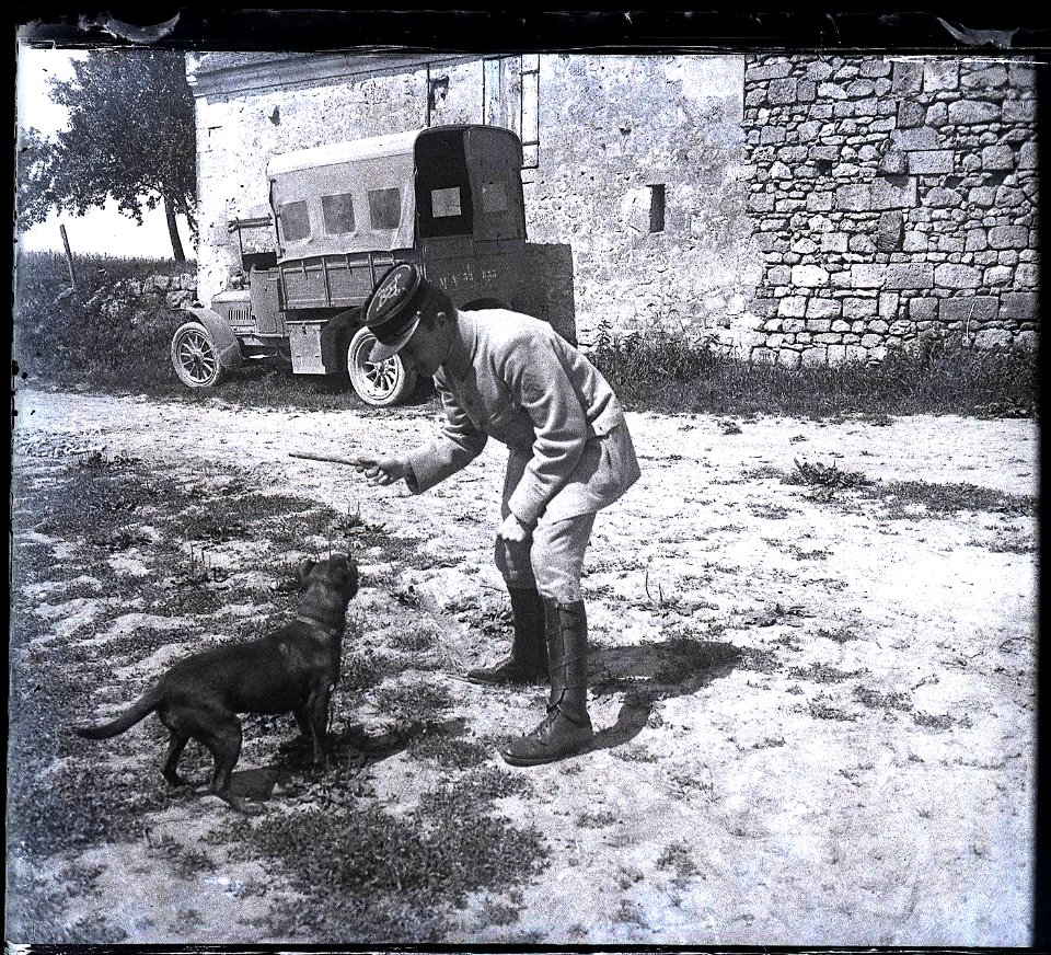 (Raoul Berthelé avec le chien Goli) - Fonds Berthelé - 49Fi174