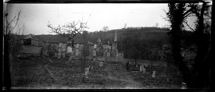 (Ruines d'une église) - Fonds Berthelé - 49Fi1062