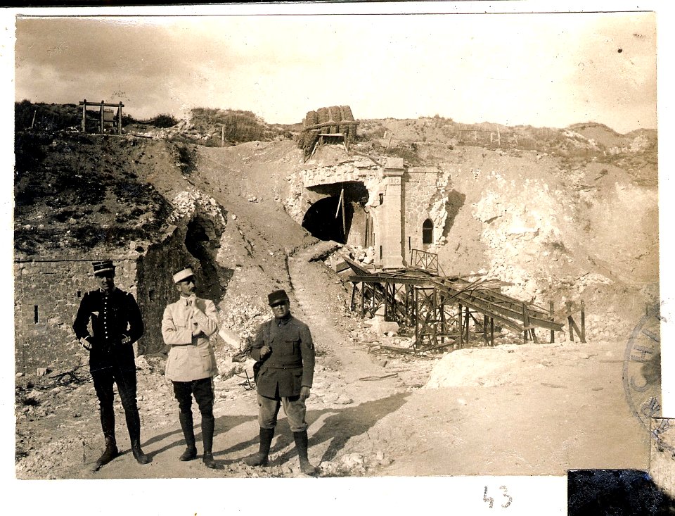 (Sortie d'un tunnel en ruine) - Fonds Berthelé - 49Fi1879-43