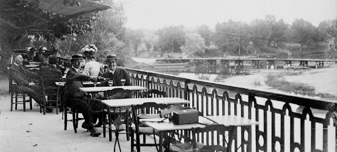 (Terrasse d'un café) - Fonds Berthelé - 49Fi1558 (cropped)