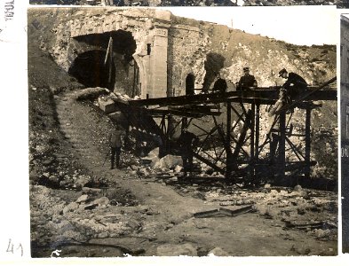 (Sortie d'un tunnel en ruine) - Fonds Berthelé - 49Fi1879-41 photo