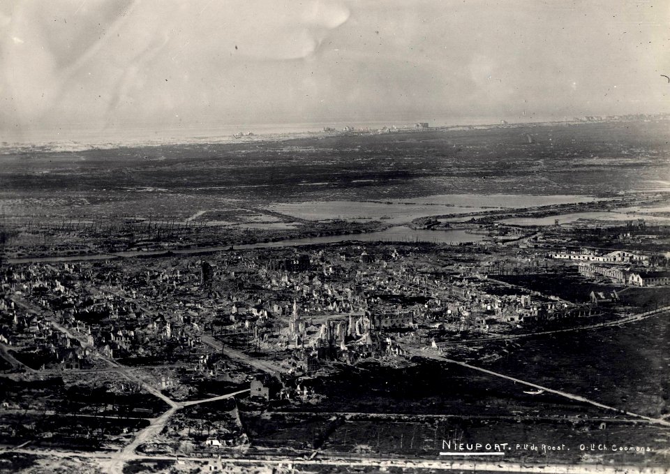 (Vue aérienne oblique des ruines de Nieuport en Belgique) - Fonds Berthelé - 49Fi1657