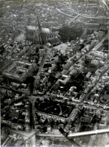 (Vue aérienne verticale de la cathédrale d'Amiens) - Fonds Berthelé - 49Fi1648