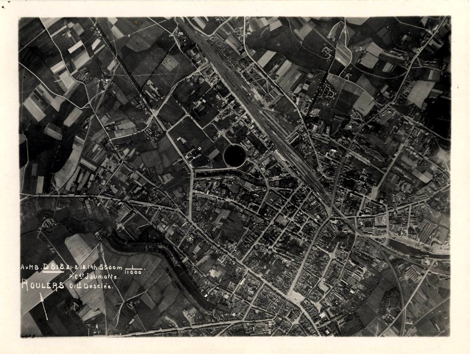 (Vue aérienne verticale prise à 5500m d'altitude de Roulers en Belgique) - Fonds Berthelé - 49Fi1684