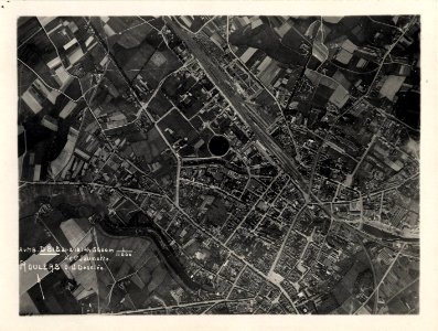 (Vue aérienne verticale prise à 5500m d'altitude de Roulers en Belgique) - Fonds Berthelé - 49Fi1684