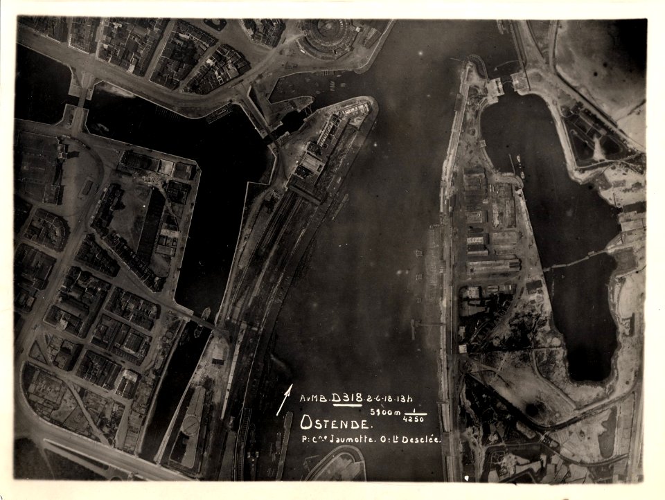 (Vue aérienne verticale prise à 5100m d'atitude d'Ostende en Belgique) - Fonds Berthelé - 49Fi1664