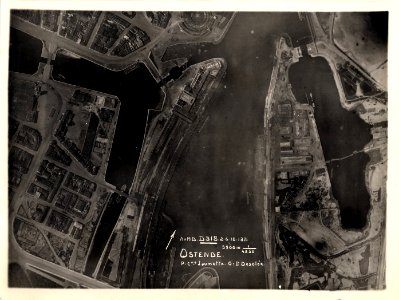 (Vue aérienne verticale prise à 5100m d'atitude d'Ostende en Belgique) - Fonds Berthelé - 49Fi1664