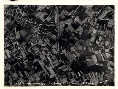 (Vue aérienne verticale prise à 5500m d'altitude d'Ardoye en Belgique) - Fonds Berthelé - 49Fi1682