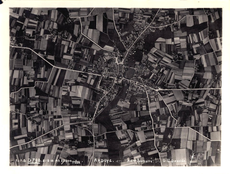 (Vue aérienne verticale prise à 5500m d'altitude de Ardoye en Belgique) - Fonds Berthelé - 49Fi1674