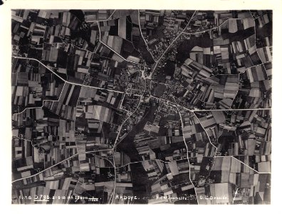 (Vue aérienne verticale prise à 5500m d'altitude de Ardoye en Belgique) - Fonds Berthelé - 49Fi1674