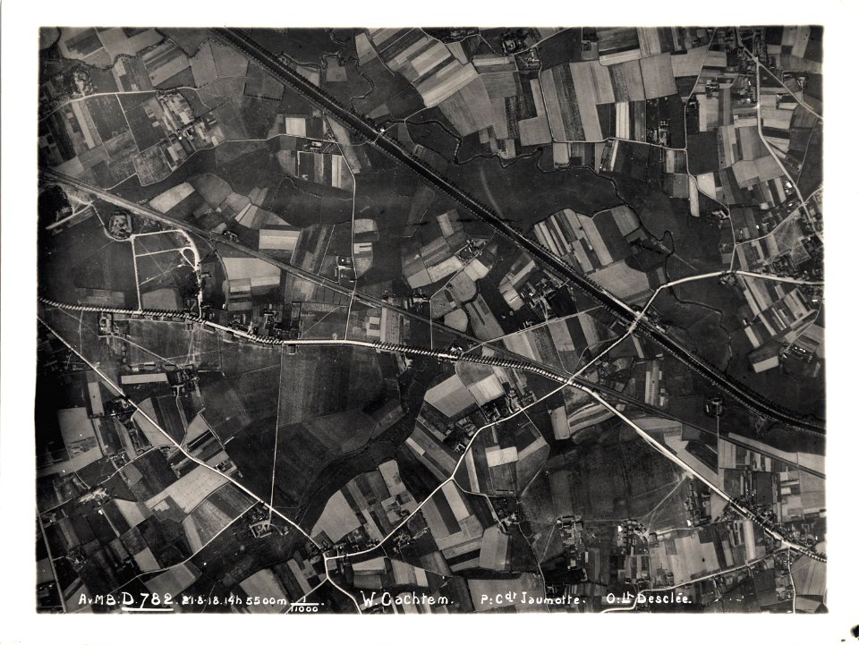 (Vue aérienne verticale prise à 5500m d'altitude de Cachtem en Belgique) - Fonds Berthelé - 49Fi1670