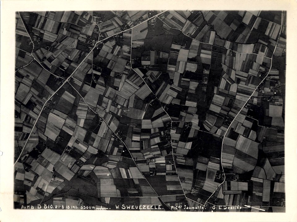 (Vue aérienne verticale prise à 5500m d'altitude de Swevezeele en Belgique) - Fonds Berthelé - 49Fi1680