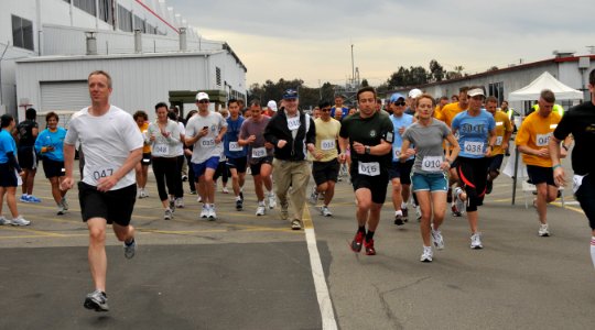 -SAAM, SPAWAR holds 5K Walk-Run for Sexual Assault Awareness Month 120425-N-UN340-017