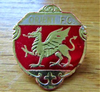 -2019-08-18¬ Enamel Leyton Orient F.C. football badge