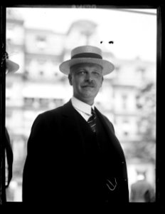 ...)Cuno, for (...) steamship line and one of Germany's most influential citizens LCCN2016891513
