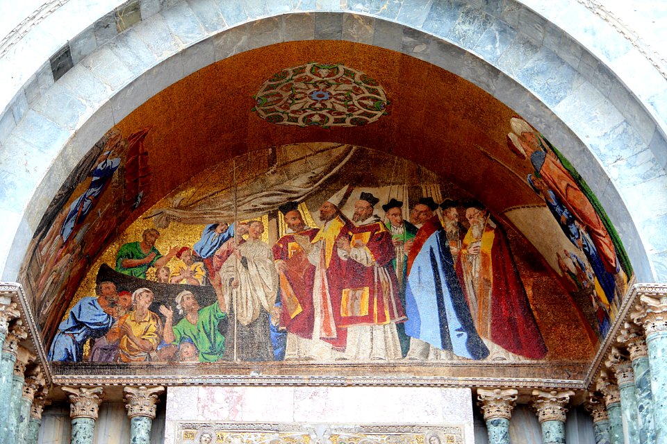 0 Venise, mosaïque extérieure de la basilique Saint-Marc