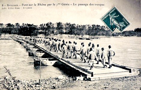 01 Avignon Passage des troupes sur le Rhône