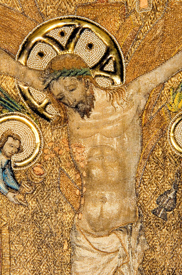 02. Dorzální kříž kazule z Břevnova, detail, Uměleckoprůmyslové muzeum v Praze