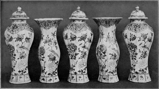 0359 Famille Rose Cabinet Set