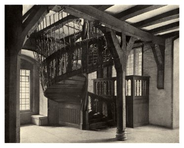 041 Bremen. — Rathaus, Wendeltreppe aus der Erdgeschoßhalle nach der oberen Halle, erbaut 1536