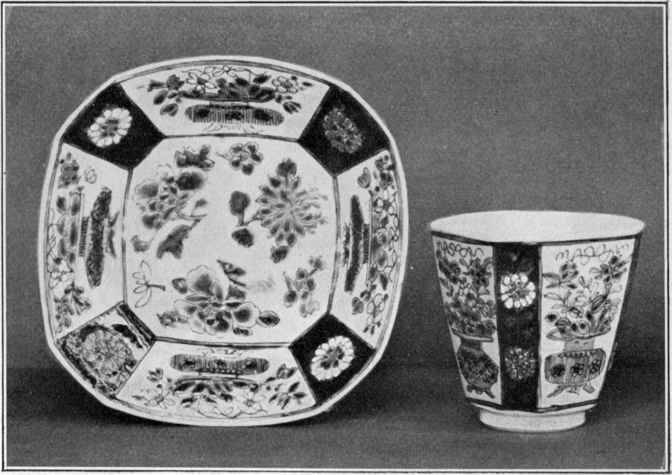 0386 pair of cups and saucers