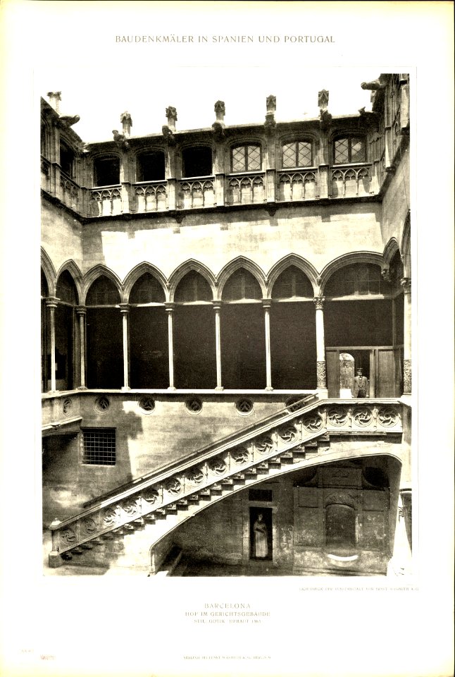 046 Barcelona Hof im Gerichtsgebaeude