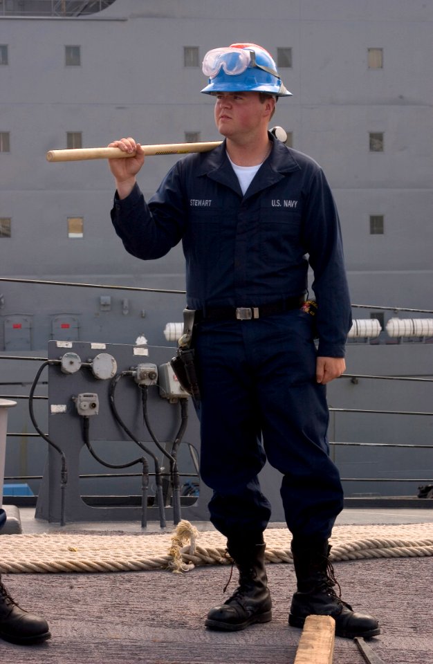 050519-N-9851B-003 - SN Walter Stewart holds a sledgehammer in preparation to release pelican hooks