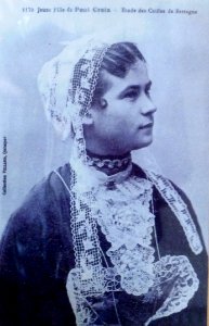 080 Jeune fille de Pont-Croix