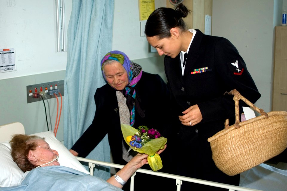 080902-N-9123L-002 PO3 Brittany Gonzales delivers posy bunch to Royal Melbourne Hospital patient