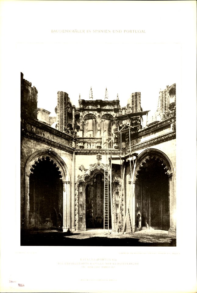 084 Batalha - Die unvollendete Kapelle in der Klosterkirche.