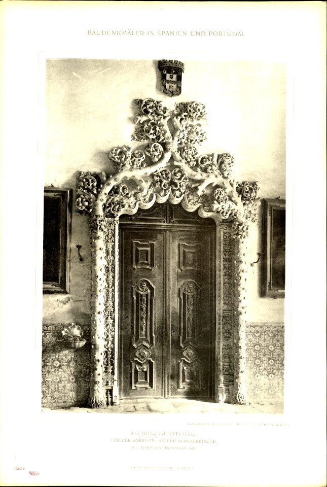 085 Alcobaca - Tür der Sakristei an der Klosterkirche.