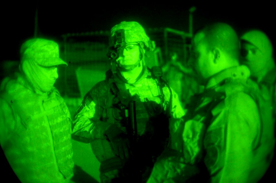 1-37 AR and Iraqi Police Team Up To Execute An Arrest Warrant DVIDS254914